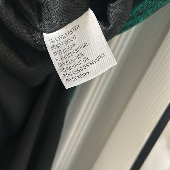 Mac Duggal Green Deep V-neckline Metallic Maxi Dress/Gown(Size 8) - Picture 11 of 11